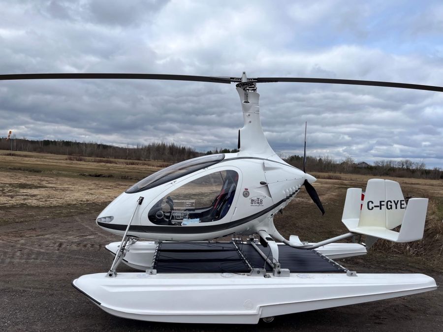 Cavalon in reinweißer Lackierung an einem verschneiten Flugplatz